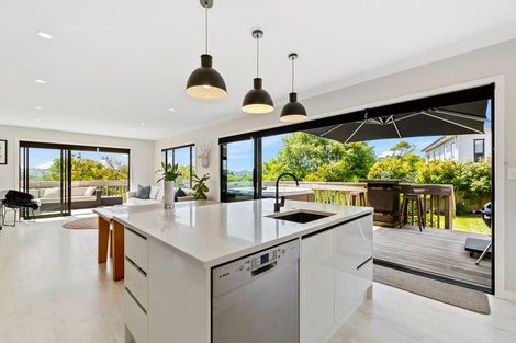 Photo of property in 7 Nerehana Place, Red Beach, 0932