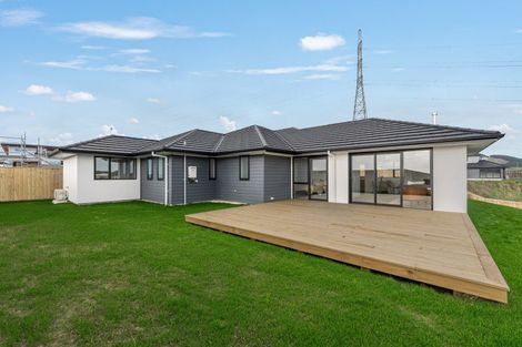 Photo of property in 57 Atlantic Drive, Fitzherbert, Palmerston North, 4410
