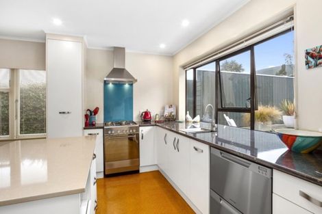 Photo of property in 24 Ranui Terrace, Tawa, Wellington, 5028
