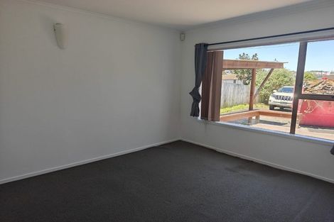 Photo of property in 29 Kelman Road, Kelston, Auckland, 0602