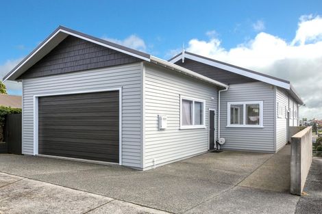 Photo of property in 20 Dorset Avenue, Westown, New Plymouth, 4310