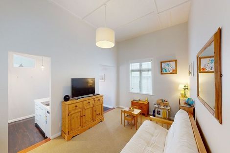 Photo of property in 9 Herald Terrace, Berhampore, Wellington, 6023