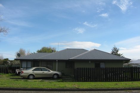 Photo of property in 35 Rata Street, Tokomaru, Palmerston North, 4474