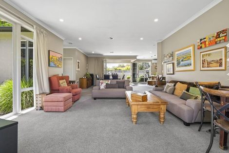 Photo of property in 61 Bowen Street, Cambridge, 3434