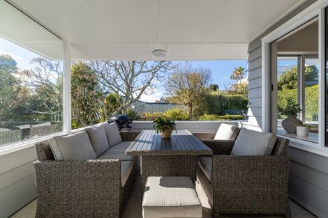 Photo of property in 21 Busby Hill, Havelock North, 4130