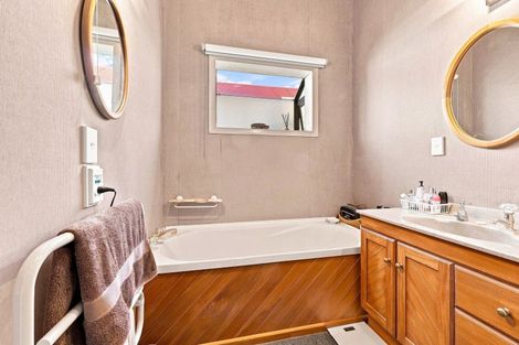 Photo of property in 55 Royal Crescent, Saint Kilda, Dunedin, 9012