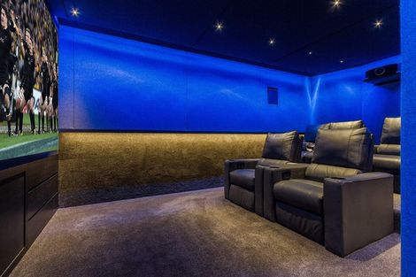 Photo of property in 31 Chelverton Terrace, Red Beach, 0932