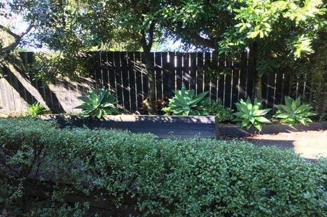 Photo of property in 17 Awaroa Road, Sunnyvale, Auckland, 0612