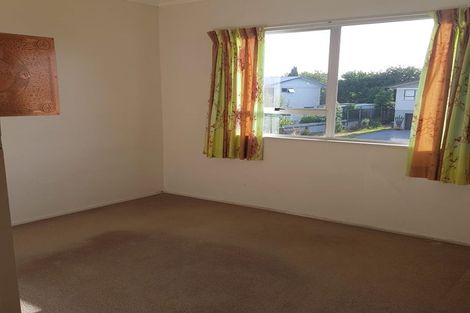 Photo of property in 8 Curlew Place, One Tree Point, 0118