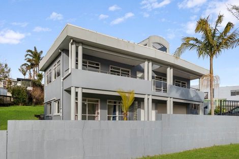 Photo of property in 18 Belleaire Court, West Harbour, Auckland, 0618