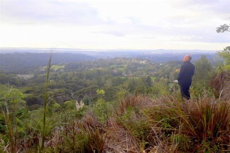 Photo of property in 850 West Coast Road, Waiatarua, Auckland, 0604