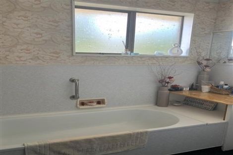 Photo of property in 100 Dorset Avenue, Lynmouth, New Plymouth, 4310