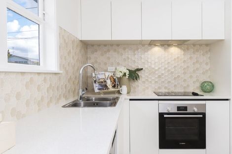 Photo of property in 33 Longburn Road, Henderson, Auckland, 0610