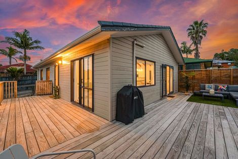 Photo of property in 25 Broadfield Street, Massey, Auckland, 0614