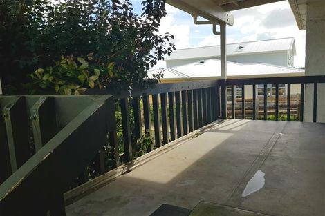 Photo of property in 18 Sabulite Road, Kelston, Auckland, 0602