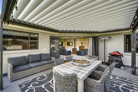 Photo of property in 15 Pania Place, Poraiti, Napier, 4112