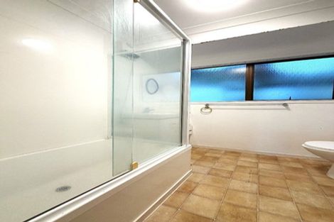 Photo of property in 52 Hiwihau Place, Glenfield, Auckland, 0629