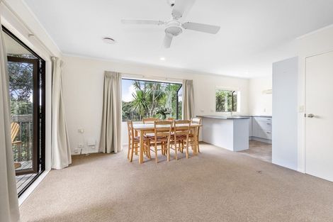 Photo of property in 3b Laingrange Place, Laingholm, Auckland, 0604