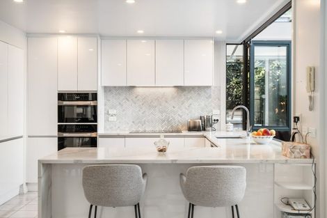 Photo of property in 3/76 Shakespeare Road, Milford, Auckland, 0620