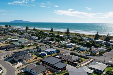 Photo of property in 30a Moana Street, Otaki Beach, Otaki, 5512