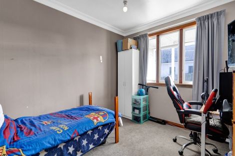 Photo of property in 2 Awanui Street, Merrilands, New Plymouth, 4312