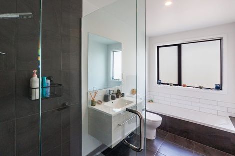 Photo of property in 3 Sardinia Grove, Fitzherbert, Palmerston North, 4410