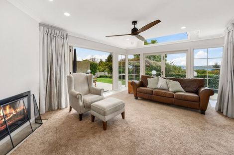 Photo of property in 6 Tupara Crescent, Kawaha Point, Rotorua, 3010