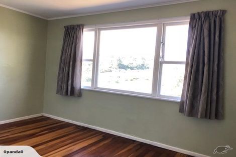 Photo of property in 147 Ruskin Road, Newlands, Wellington, 6037