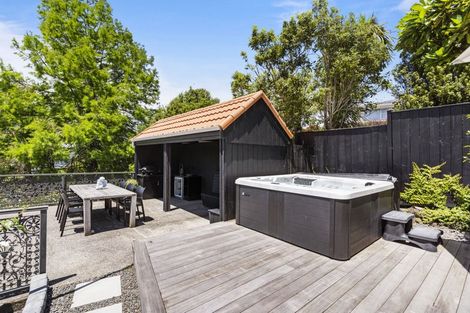 Photo of property in 16 Fenton Terrace, Cockle Bay, Auckland, 2014