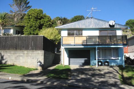 Photo of property in 32 Kingsley Street, Stokes Valley, Lower Hutt, 5019