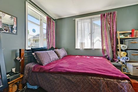 Photo of property in 29 Ross Crescent, Fairfield, Hamilton, 3214