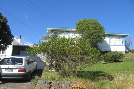 Photo of property in 15 Te Whiti Grove, Korokoro, Lower Hutt, 5012