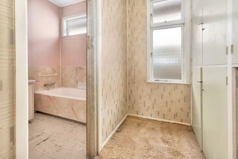 Photo of property in 15 Huia Road, Point Chevalier, Auckland, 1022