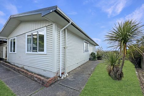 Photo of property in 6 Salford Street, Newlands, Wellington, 6037