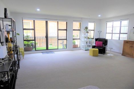 Photo of property in Maddison Apartments, 1/6f Queen Street, Palmerston North, 4410