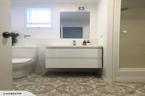 Photo of property in 1/90 Pupuke Road, Hillcrest, Auckland, 0627