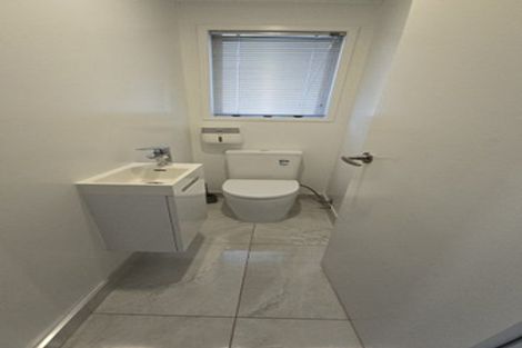 Photo of property in 38 Darren Crescent, Half Moon Bay, Auckland, 2012