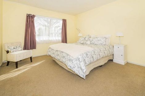 Photo of property in 5 Santiago Crescent, Unsworth Heights, Auckland, 0632