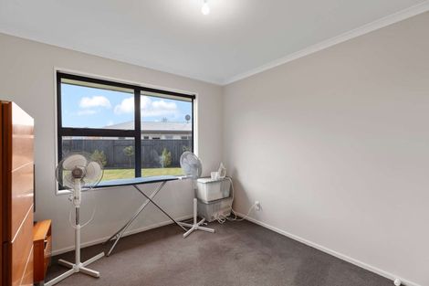 Photo of property in 48 Branigan Parade, Kelvin Grove, Palmerston North, 4414
