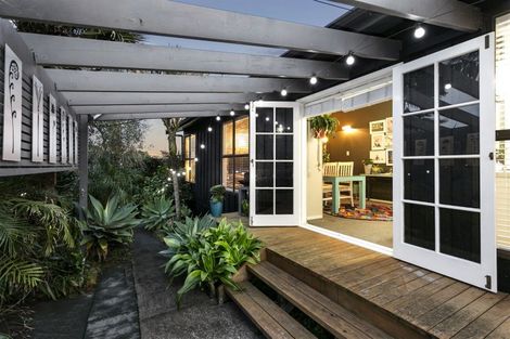 Photo of property in 2/13 Belmont Terrace, Milford, Auckland, 0620