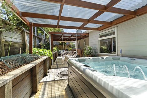 Photo of property in 4a Clerke Place, Marfell, New Plymouth, 4310