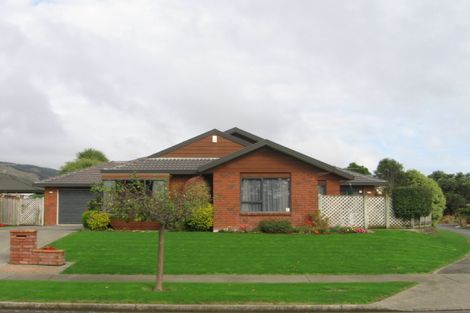 Photo of property in 8 Cranbrook Grove, Waikanae, 5036