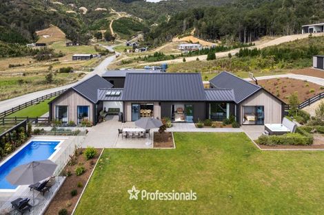 Photo of property in 478 Katherine Mansfield Drive, Blue Mountains, Upper Hutt, 5371