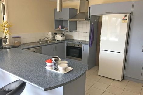 Photo of property in 11 Holsten Place, Massey, Auckland, 0614