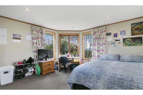 Photo of property in 204 Miromiro Road, Normandale, Lower Hutt, 5010