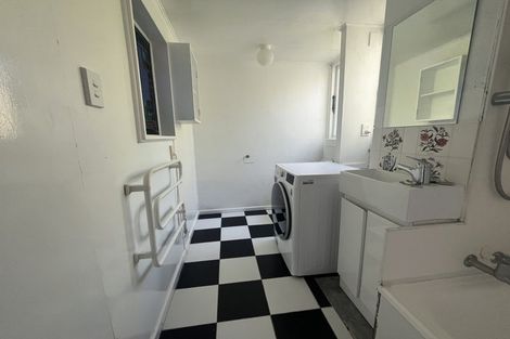 Photo of property in Churchill Flats, 213 The Terrace, Wellington Central, Wellington, 6011