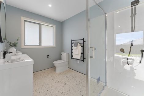 Photo of property in 18 Karearea Avenue, Waikanae, 5036