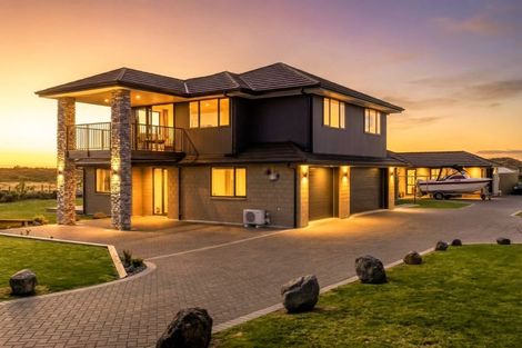 Photo of property in 1 Glendas Way, Acacia Bay, 3385