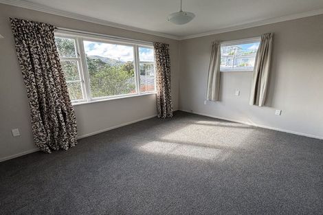 Photo of property in 35 Pokohiwi Road, Normandale, Lower Hutt, 5010