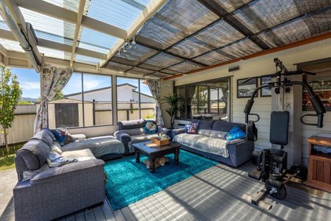 Photo of property in 6 Poppy Watts Grove, Stokes Valley, Lower Hutt, 5019